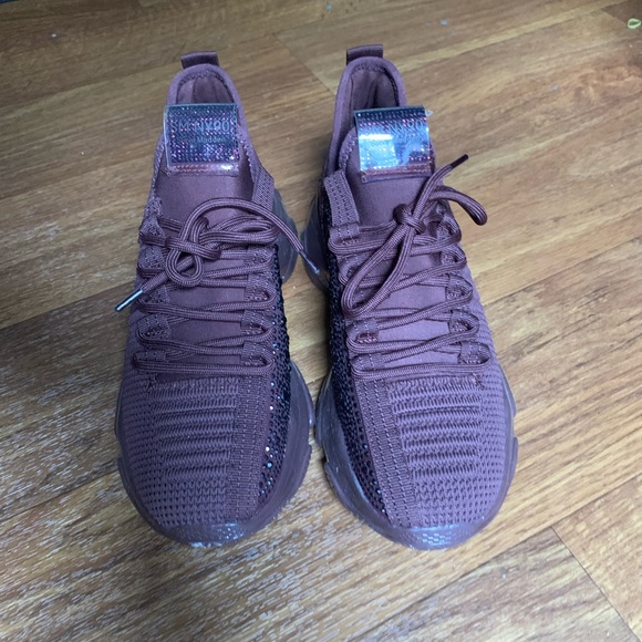 maxima burgundy multi